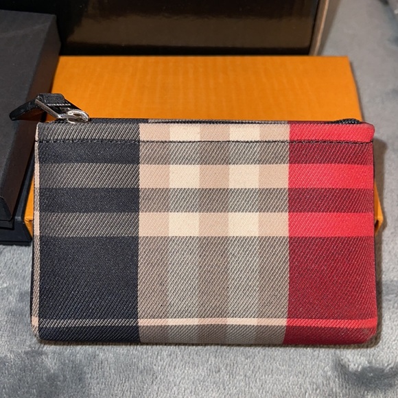 BURBERRY COIN PURSE GREAT CONDITION - Picture 3 of 8